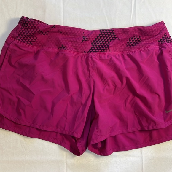 Nike Women’s Running Shorts Bundle of 2 Size Medium Dri-fit Black and Pink Lined - Picture 6 of 11